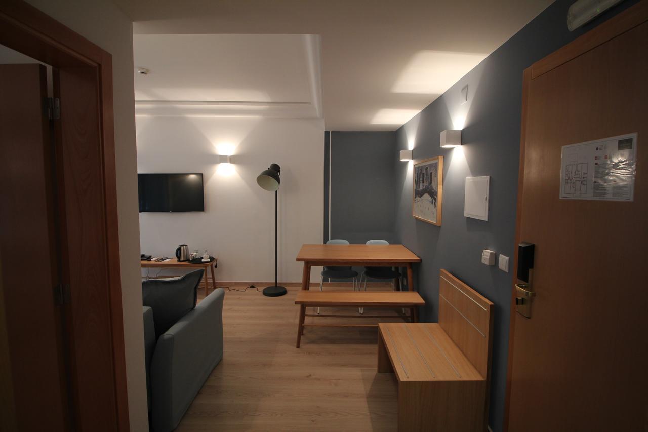 Standard Suite,632633760:JPEG